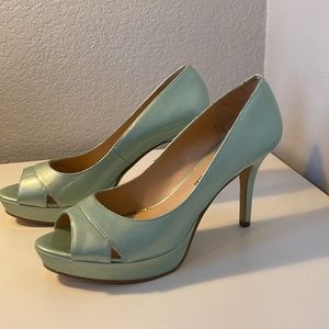 Audrey Brooke Mint Platform Pumps Sz 7.5